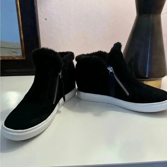 Madden Girl Prevale-F Black with fur Wedge Sneaker Shoe Size 8 - Picture 4 of 5